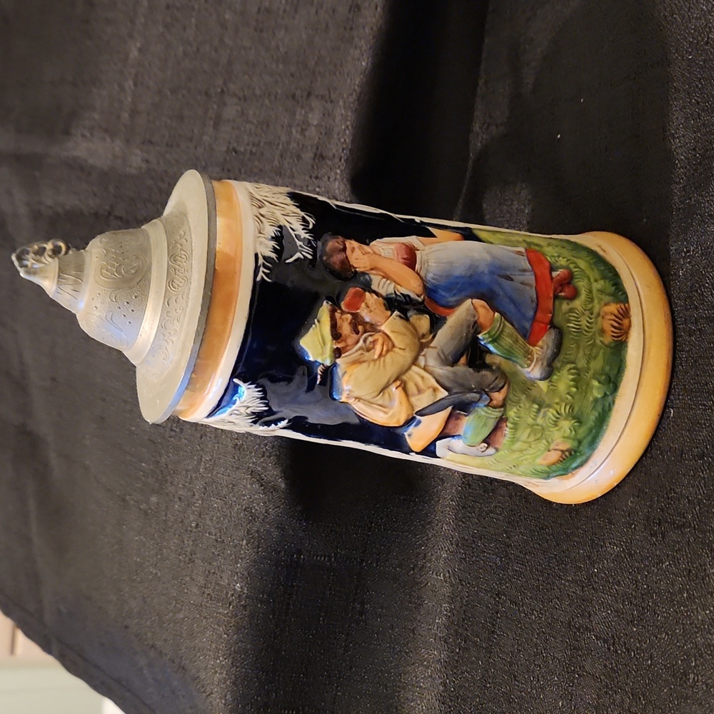 VINTAGE LIDDED GERMAN  BEER STEIN 3925.